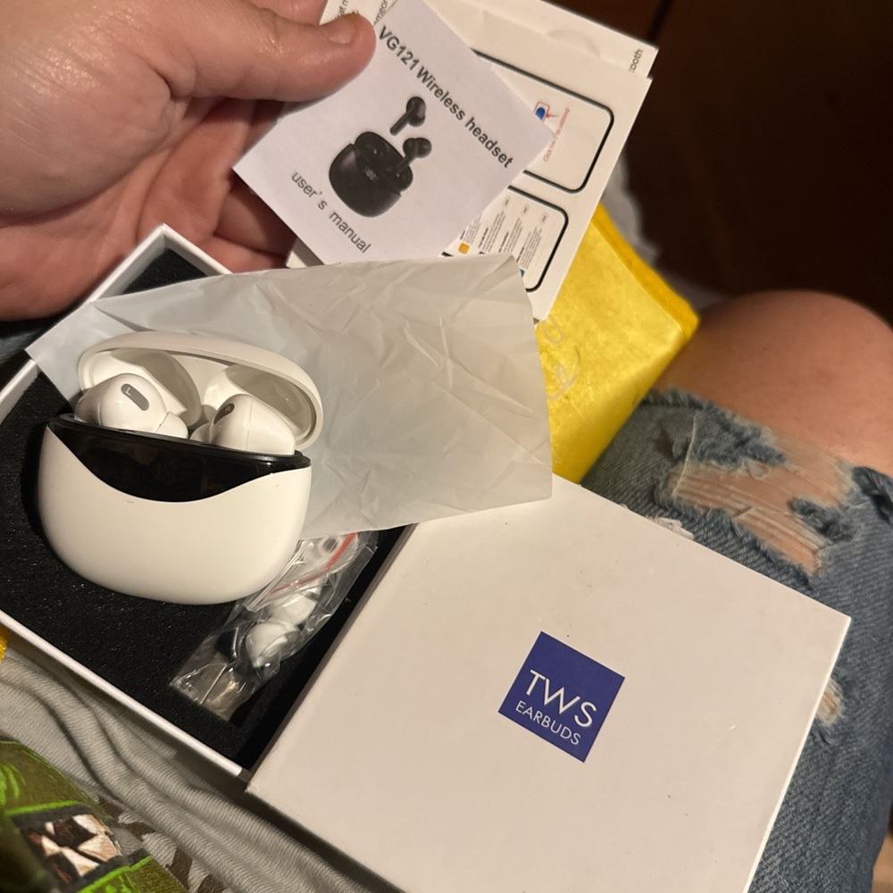 White and Black TWS Earbuds
